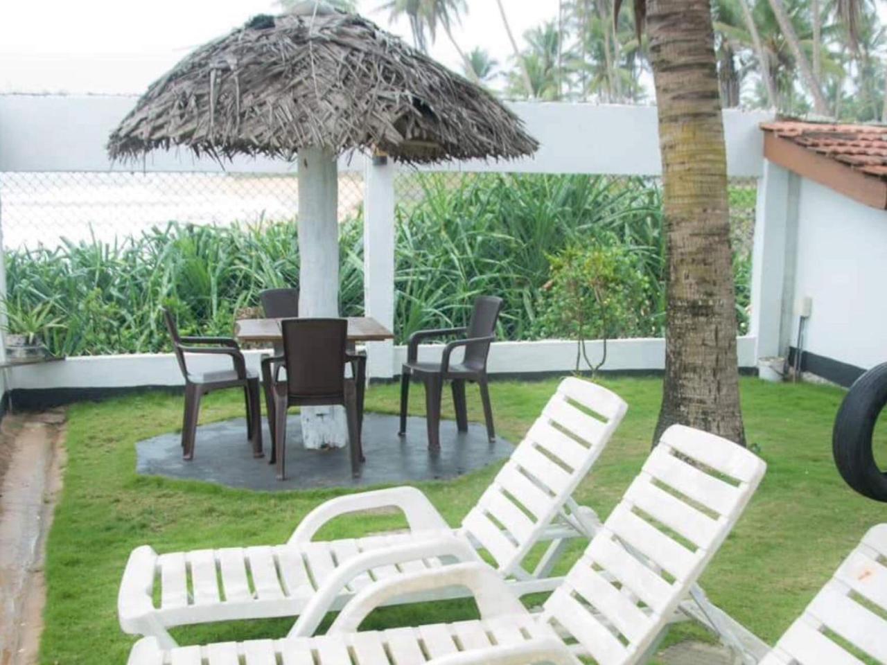 Ashen'S Beach House Bussa Exterior foto